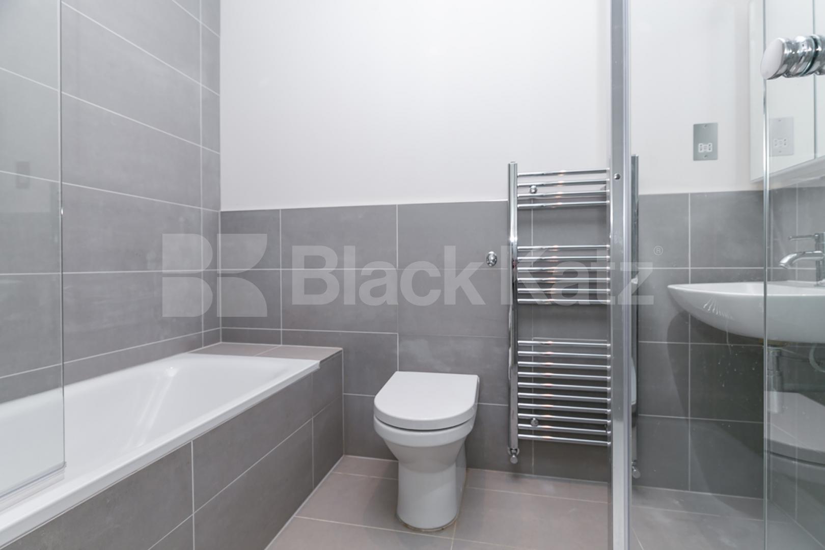 Stunning three bedroom warehouse apartment offering loft style features  Eagle House - Eagle Wharf Road, Old Street - Shoreditch Park